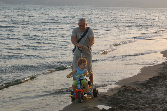 SPIAGGIA DELLA FENIGLIA - Passeggiamo in spiaggia al tramonto