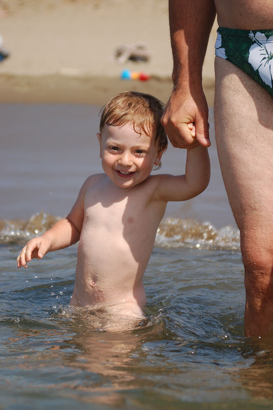 RISERVA NATURALE DELLA FENIGLIA - Quanto si diverte il nostro piccolino a camminare, giocare e sguazzare nell'acqua
