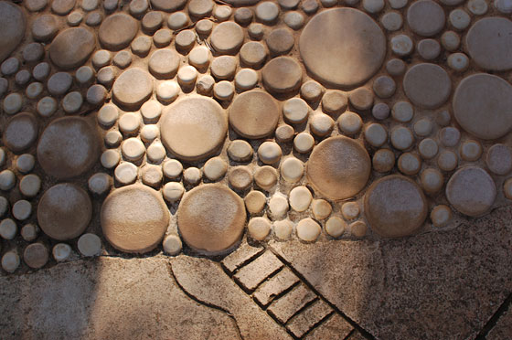 GIARDINO DEI TAROCCHI - Particolare di una pavimentazione