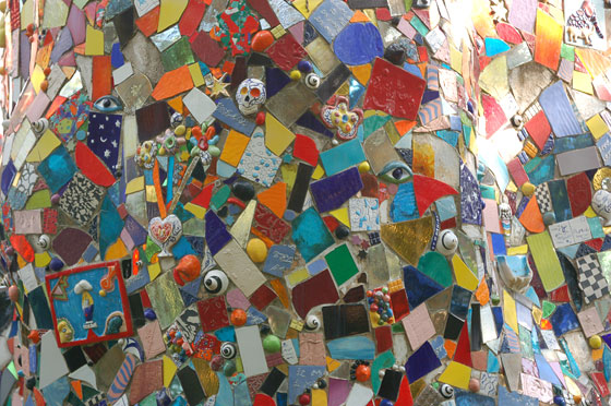 GIARDINO DEI TAROCCHI - 22 grandi sculture collocate lungi il fianco di un collina