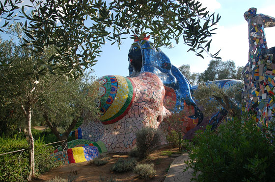 GIARDINO DEI TAROCCHI - Verso l'Imperatrice-Sfinge che al suo interno ospita una vera e propria abitazione