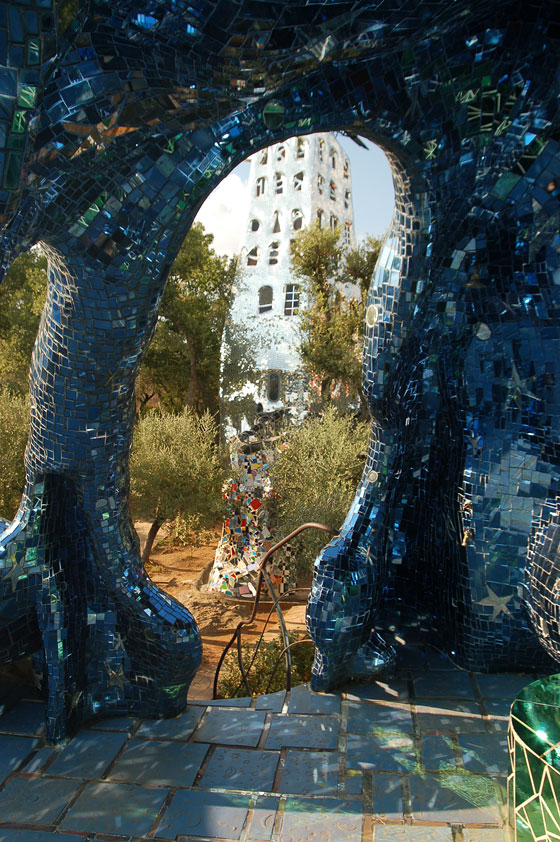 GIARDINO DEI TAROCCHI - Dalla terrazza dell'Imperatrice vista sulla torre