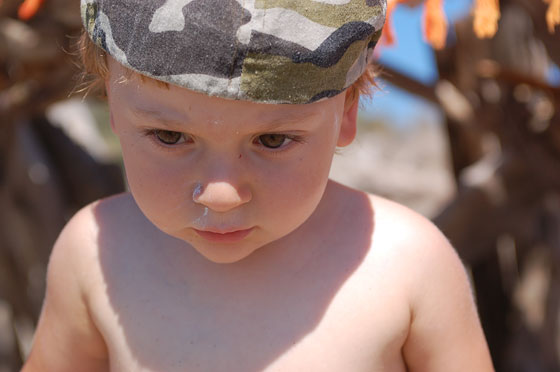 SPIAGGIA DELLA FENIGLIA - Luca con il suo cappellino mimetico