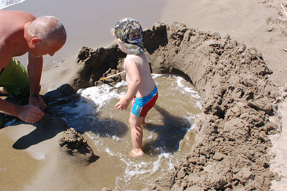 SPIAGGIA DELLA FENIGLIA - Una buca al giorno leva il medico di torno
