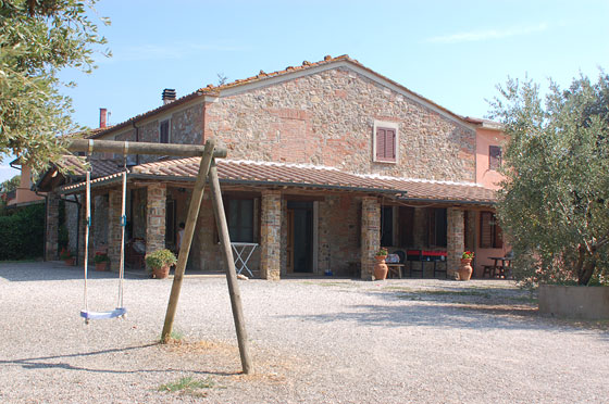 AGRITURISMO MONTEPOZZALINO - Sotto il portico c'è il nostro appartamento