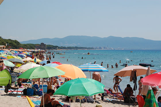 GOLFO DI FOLLONICA - Torre Mozza e La Carbonifera, tra le spiagge sabbiose più belle, già però d'agosto sono invivibili!