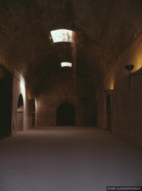 MEKNES - I bui sotterranei a volta con possenti murature dei sottorranei dell'Heri es-Souani