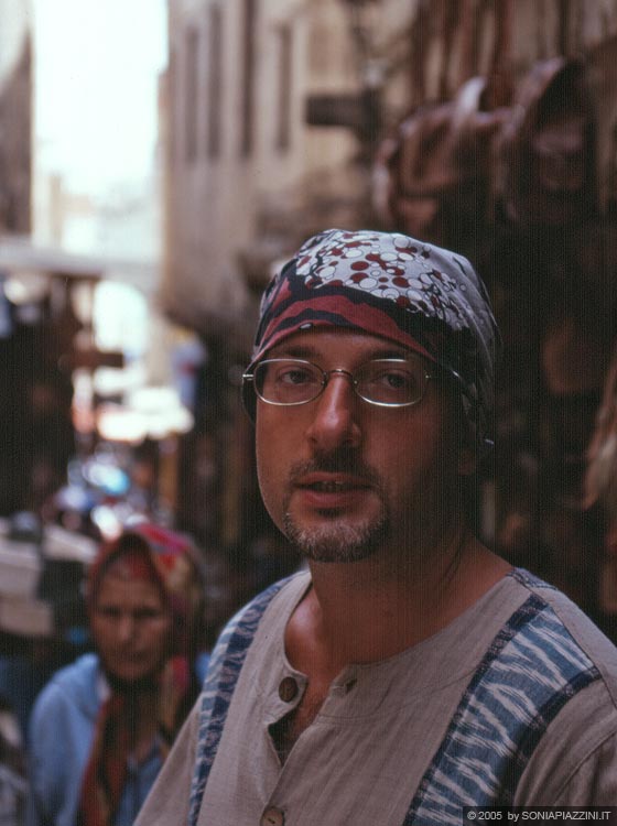 FES EL-BALI - Francesco con la bandana: il suo volto mostra i segni del caldo...l'espressione è davvero rappresentativa