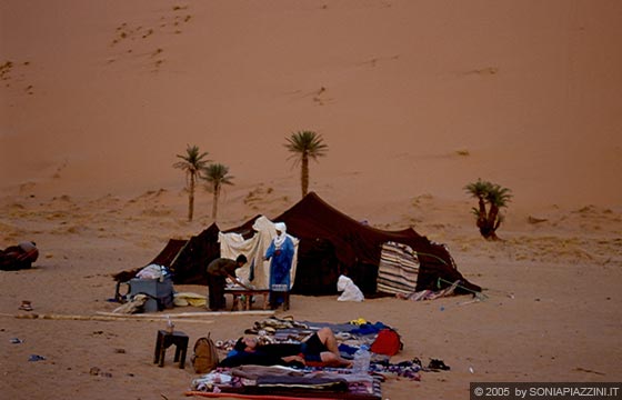 ERG CHEBBI - La tenda berbera dell'accampamento