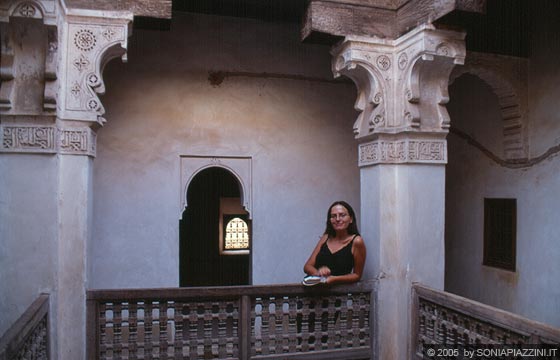 MARRAKESH - Medersa di Ali ben Youssef: uno dei sette piccoli cortili interni intorno a cui sono raggruppate le celle degli studenti,