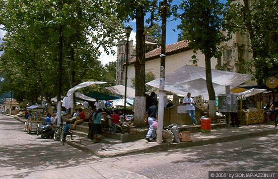 SAN CRISTOBAL DE LAS CASAS - Bancarelle agli angoli delle strade