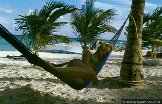 PLAYA DEL CARMEN - Relax sull'amaca: è l'apoteosi della 