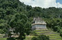 PALENQUE. Il Tempio del Sol (a destra) e il Tempio de la Cruz immersi in un meraviglioso scenario ambientale e paesaggistico
