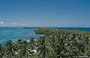 ISLA CONTOIS. Panorama sulla punta - mare turchese e verdi palme 