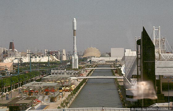 SIVIGLIA - EXPO'92 - la sfida bioclimatica nella progettazione degli spazi esterni - l'acqua vera protagonista degli spazi esterni