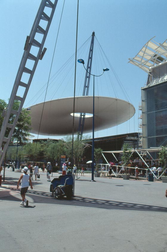 SIVIGLIA - EXPO'92 - Padiglione della Germania - la gigantesca ellisse sospesa sopra il Padiglione 