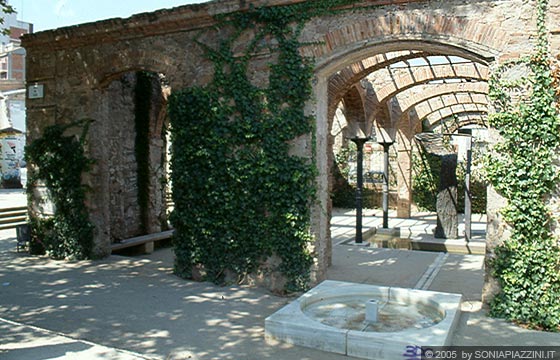 BARCELLONA - Parco del Clot - le strutture architettoniche preesistenti