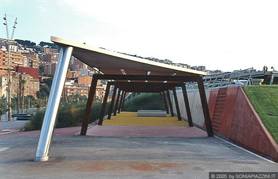 BARCELLONA - Le numerose sistemazioni esterne in ogni angolo della città