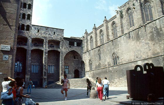 BARCELLONA - Placa del Rei - una delle piazze più antiche di Barcellona
