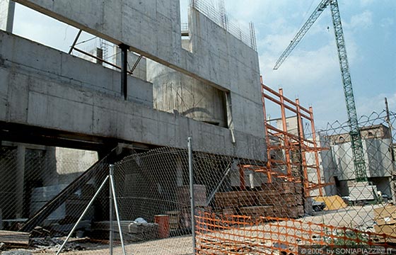 BARCELLONA - Il cantiere del Museo d'arte contemporanea di R. Meier - angolo via Montelegre e Furlandina 