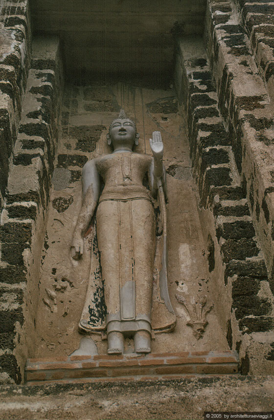 AIUTHAYA - Abhaya mudra, la rassicurazione