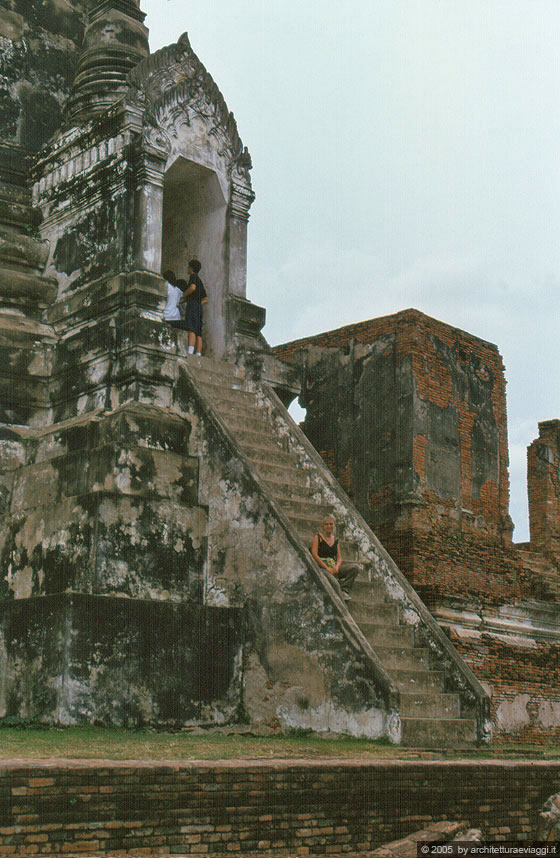 AUYTHAYA - Scala che porta all'ingresso di un chedi nel Wat Phra Si Sampet 