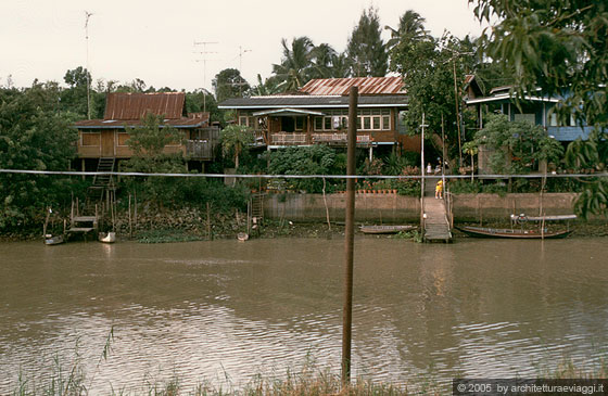 AUYTHAYA - La vita lungo il fiume