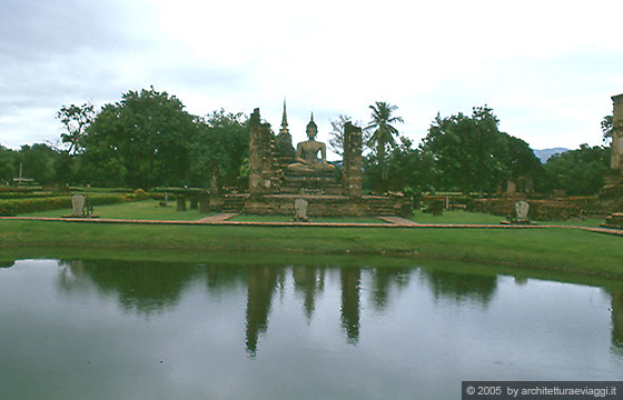 SUKHOTHAI - Wat Mahathat - Resti del bot