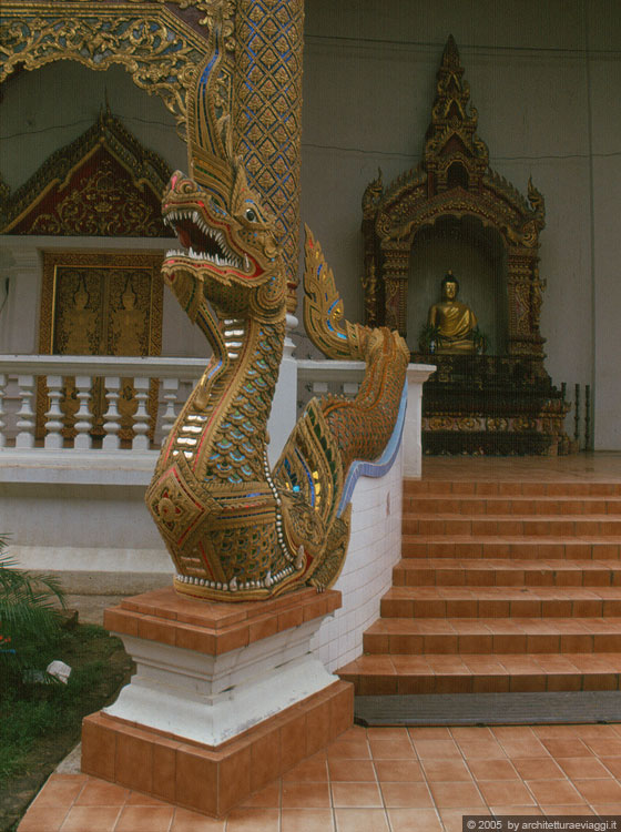 CHIANG MAI - Wat Phra Sing - Particolare di una scalinata naga (serpente con la testa di drago)