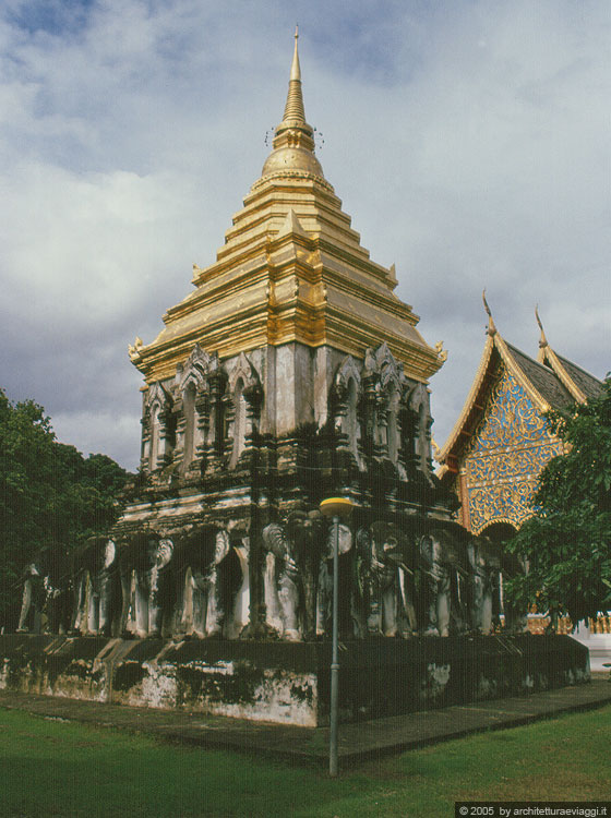 CHIANG MAI - Wat Chiang Man: il chedi con gli elefanti
