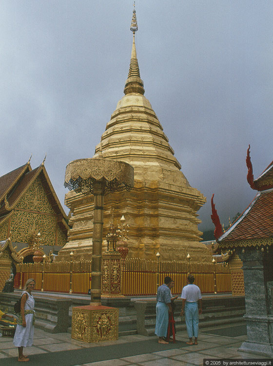 CHIANG MAI - Io al chedi centrale del Doi Suthep