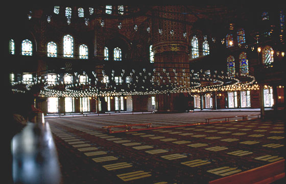 ISTANBUL  - Sultan Ahmet Camii: vietato entrare con le scarpe