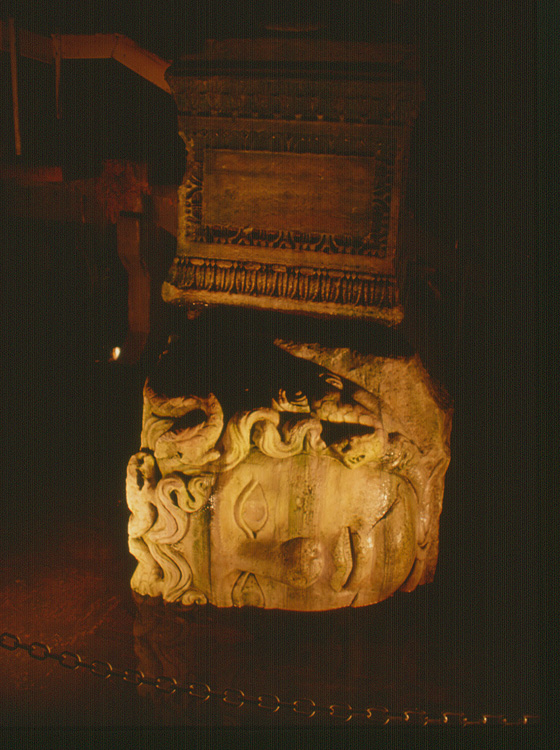 ISTANBUL - Yerebatan Saray - particolare