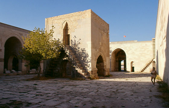 CAPPADOCIA - Caravanserraglio di Sulttanhani - corte centrale