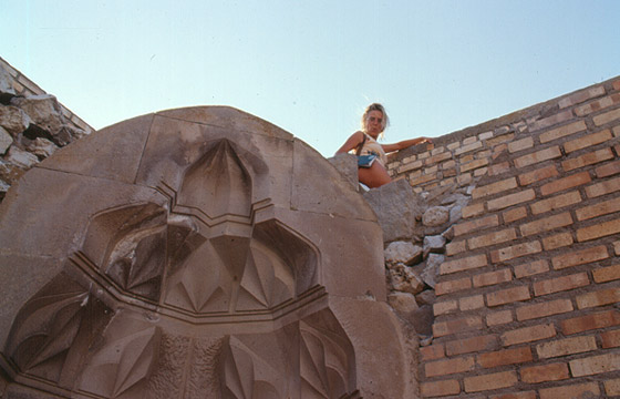CAPPADOCIA - Io ed un particolare del Caravanserraglio di Sulttanhani 