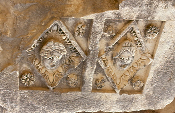 DEMRE - Teatro di epoca romana nei pressi della necropoli - resti di maschere scolpite