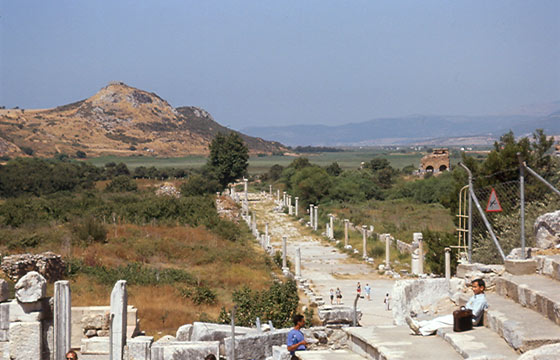 EFESO - La via Arcadiana vista dal teatro 