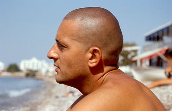 COSTA DELLA IONIA - Sulle magnifiche spiagge del parco nazionale di Samsun Dagi - Francesco mostra fiero il suo nuovo look 