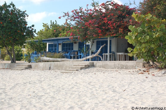 GRAN ROQUE - Il ristorante ad uso esclusivo dei turisti che visitano l'arcipelago in catamarano con la Linea Turistica Aereotuy - LTA 