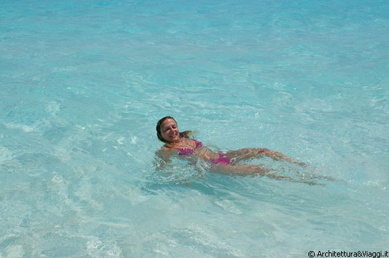ARCIPELAGO LOS ROQUES - Io a mollo nelle acque turchesi e cristalline di Cayo de Agua
