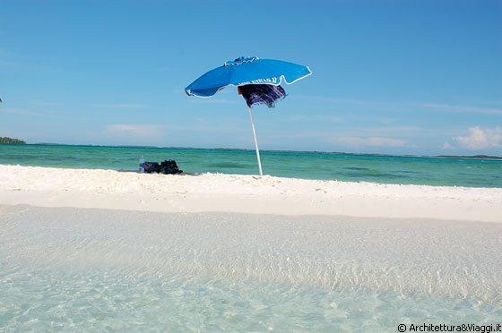 ESPENQUI' - Una striscia di sabbia bianchissima divide il meraviglioso Mar dei Caraibi