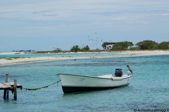 ARCIPELAGO LOS ROQUES - Il lembo di sabbia che collega Madrizquì e Cayo Pirata