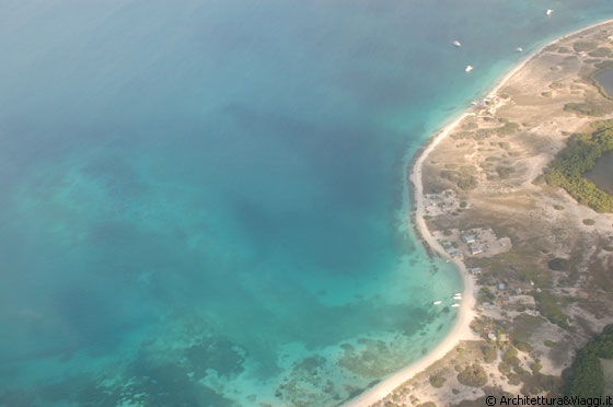 LOS ROQUES - Dall'alto le acque dell'arcipelago sembrano ancor più cristalline