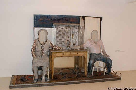 CARACAS - Museo de Arte Contemporaneo - Edward Kienholz: Blue boy and Pinkie, 1979