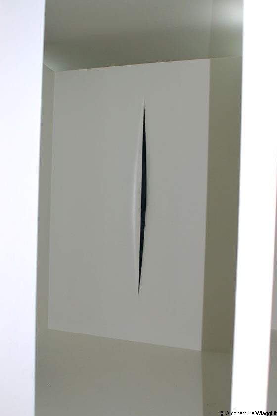 MUSEO DE ARTE CONTEMPORANEO CARACAS - Il taglio di Lucio Fontana