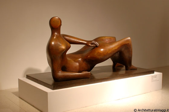 CARACAS - Figura reclinada di Henry Moore, 1982 - Museo de Arte Contemporaneo 