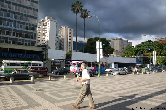 CARACAS - Nei pressi della stazione MTR Bellas Artes, baricentrica tra il Parque Central e il Parque Los Caobos