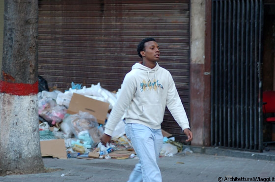 CARACAS - Un giovane carachegno al Blvd de Sabana Grande
