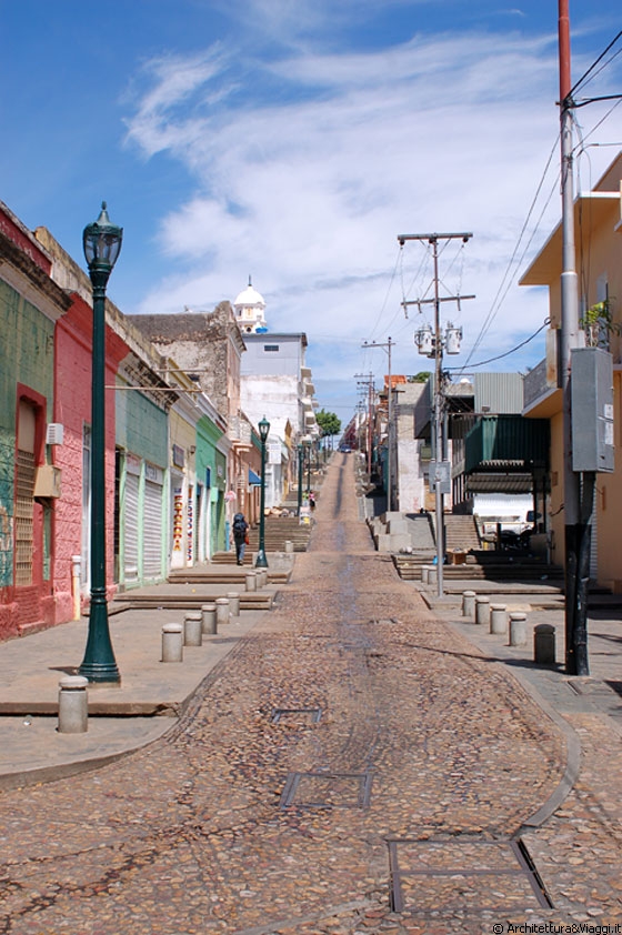CIUDAD BOLIVAR - Le strade di Ciudad Bolivar sono deserte