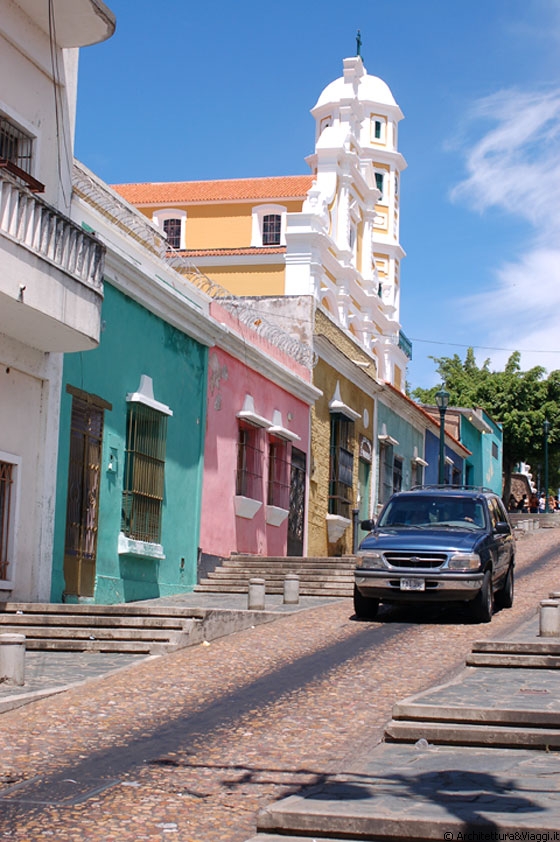 CIUDAD BOLIVAR - Quartiere coloniale e la cattedrale su Plaza Bolivar